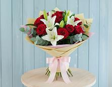 Букет цветов из:  Лилии и Розы в Макушино
