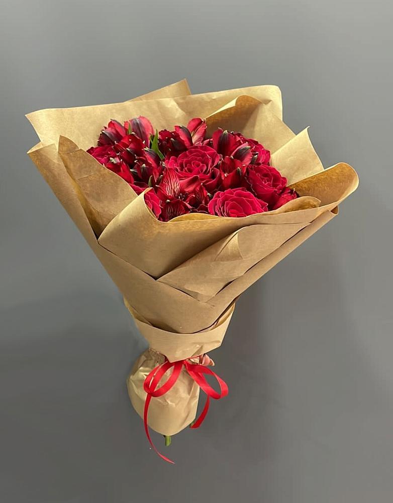 Букет цветов из: Альстромерии и Розы в Макушино