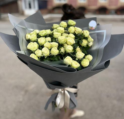 Букет Белые кустовые розы Солинеро в Макушино