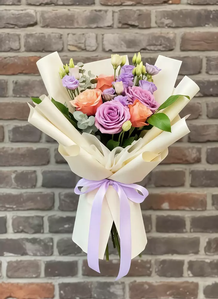 Букет цветов из: Лизиантусы и Розы в Макушино