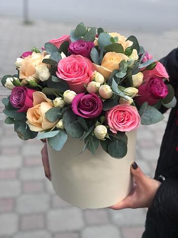Цветочная композиция из Розы в шляпной коробке в Макушино