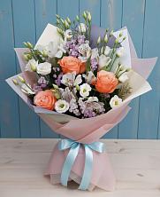 Букет цветов из:  Лизиантусы, Розы, Альстромерии и Гипсофила в Макушино