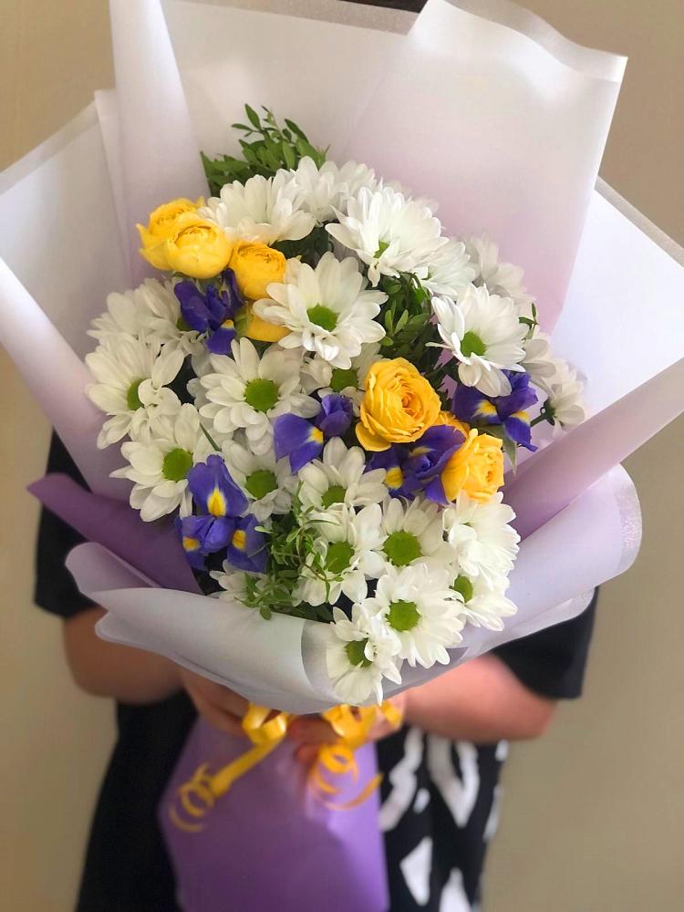 Букет цветов из: Ирисы, Хризантемы и Розы в Макушино