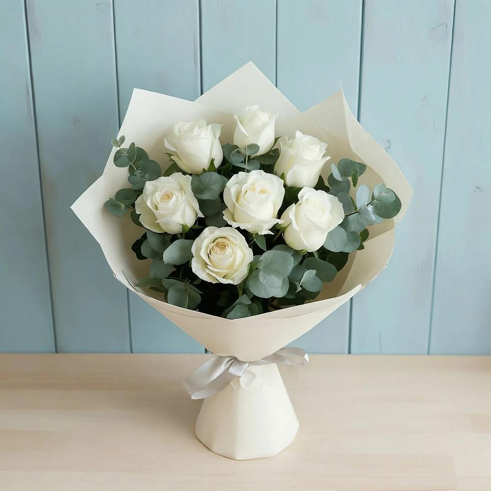 Букет Белые розы в Эвкалипте в Макушино