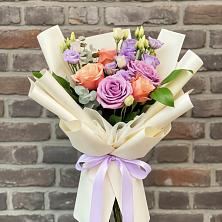 Букет цветов из:  Лизиантусы и Розы в Макушино