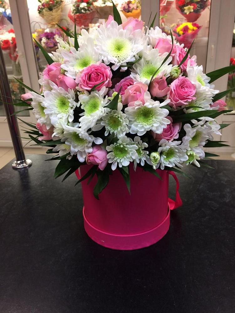 Цветочная композиция из Розы и Хризантемы в шляпной коробке в Макушино