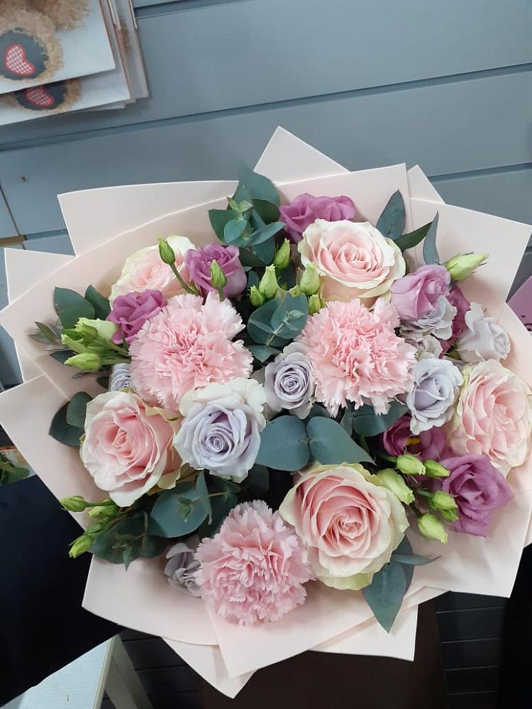 Букет цветов из: Розы, Гвоздики и Лизиантусы в Макушино