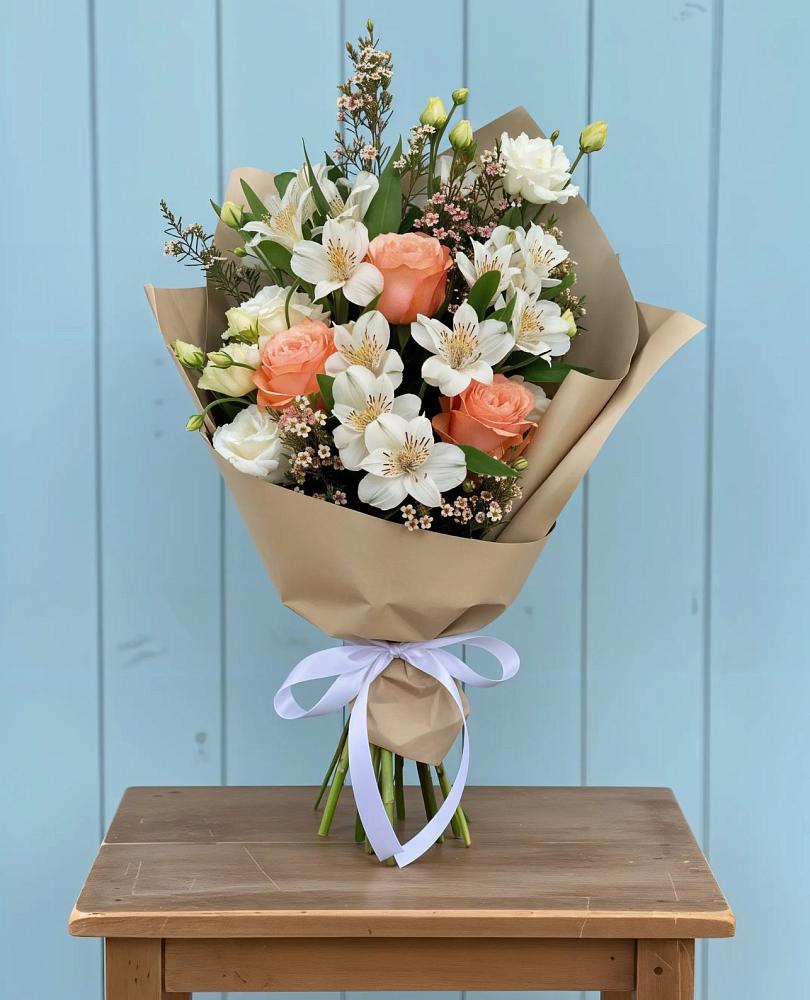 Букет цветов из: Альстромерии, Лизиантусы, Розы и Хризантемы в Макушино