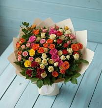 Букет Микс из разноцветных кустовых роз в Макушино