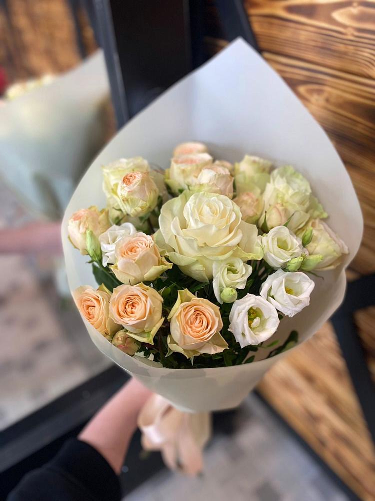 Букет цветов из: Розы и Лизиантусы в Макушино